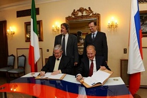 Firma del protocollo di intesa tra “Banca Millenium” e “Metropolitana Milanese” presso il Consolato Generale della Federazione Russa a Milano, 24 maggio 2013 Firma del protocollo di intesa tra “Banca Millenium” e “Metropolitana Milanese” presso il Consolato Generale della Federazione Russa a Milano, 24 maggio 2013