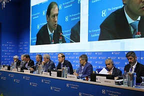 Il Ministro dell'Industria e del Commercio della Federazione Russa Denis Manturov al Forum Ambrosetti di Cernobbio, 7 settembre 2018 Il Ministro dell'Industria e del Commercio della Federazione Russa Denis Manturov al Forum Ambrosetti di Cernobbio, 7 settembre 2018
